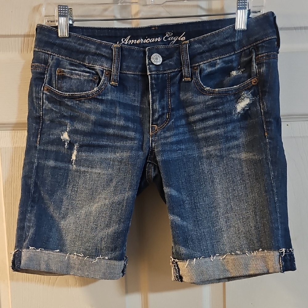AMERICAN EAGLE DENIM SHORTS: DISTRESSED: GREAT CONDITION: SIZE 6